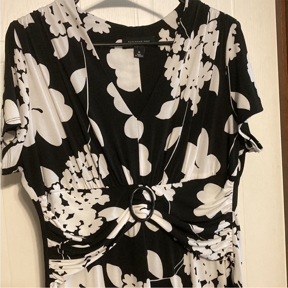 Perceptions MIDI Dress - Picture 2 of 4